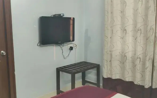 OYO 14500 Hotel Yesmark Gachibowli