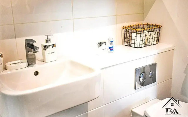 Modern 2 Bed 2 Bath Bracknell With Free Parking