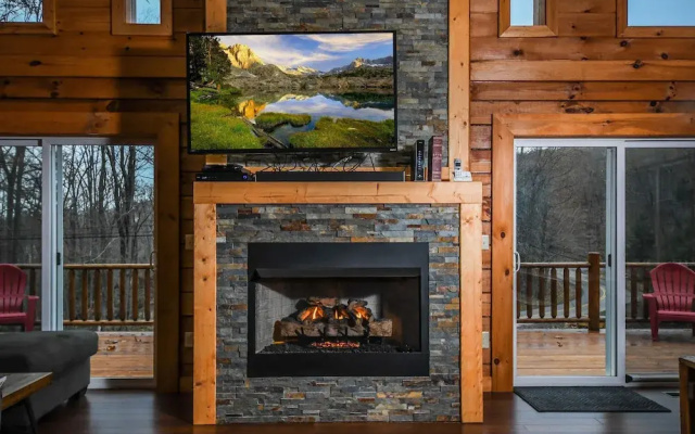 LakeStar Chalet 5 Bedroom House