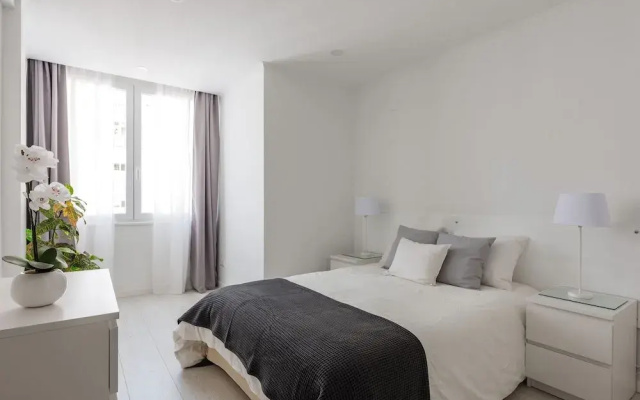 Light-Filled Apt, w/ Free Pick-Up By TimeCooler