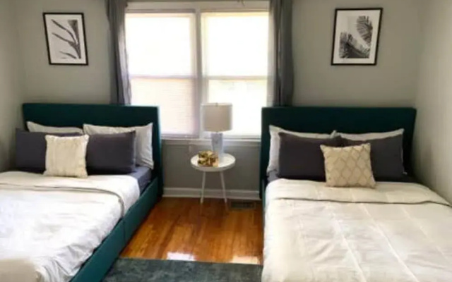 Cozy family-style Buckhead Bungalow