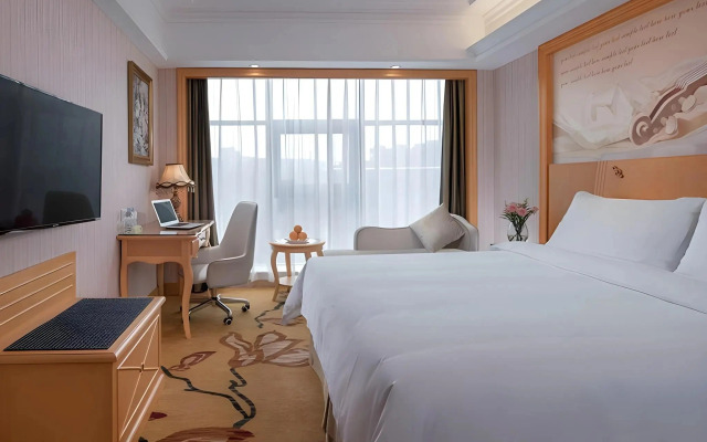 Vienna Hotel Shenzhen Qinghu Metro Station