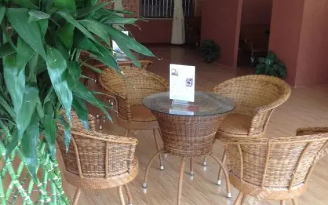 Haicheng Business Hotel