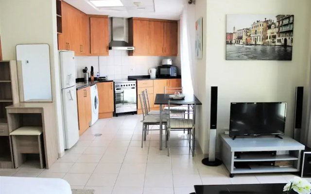 IRN - Spacious Studio in Discover Garden