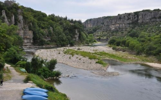 Camping Les Rives d'Auzon