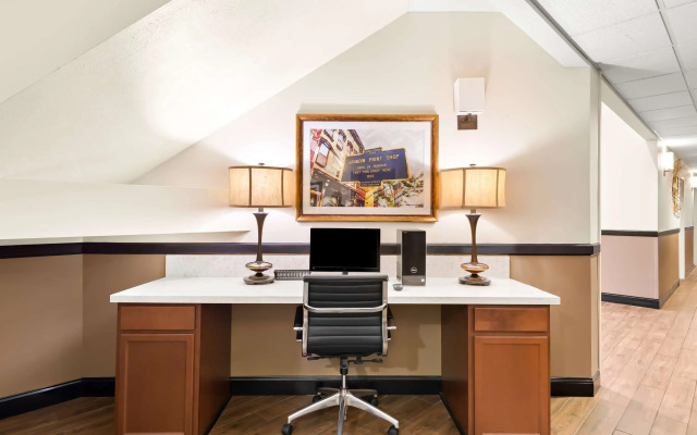 Best Western Palmyra Inn & Suites