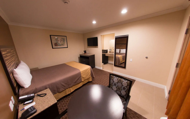 Diamond Bell Inn & Suites