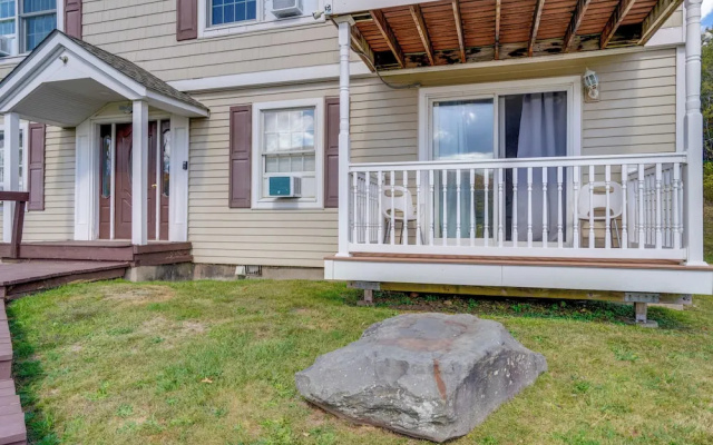 Peaceful Catskills Condo w/ Deck + Mountain View!