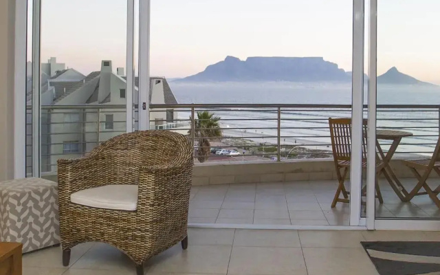 2 Bedroom apartment with Breathtaking Views!