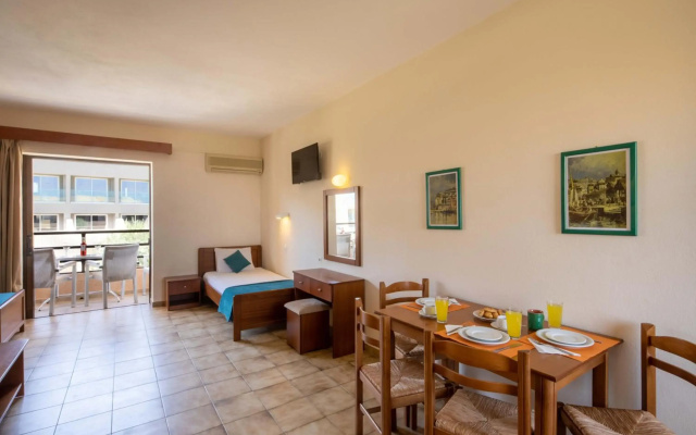 Rossis Beach Hotel