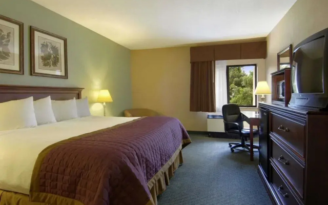 Baymont Inn & Suites Cherokee Smoky Mountains