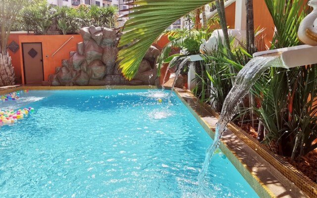 GOLDLAND Luxury Villa Pattaya 8 Bedrooms 2