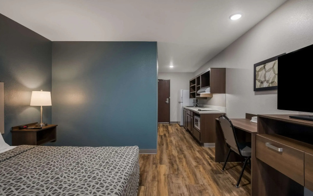 Woodspring Suites Milwaukee - Menomonee Falls