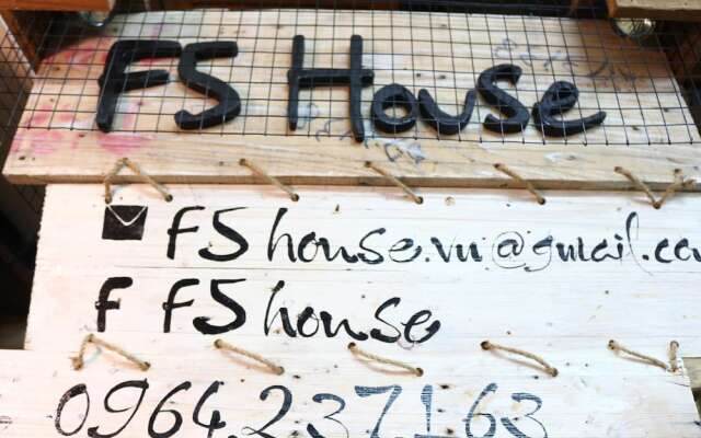 Отель F5 House вид на фасад