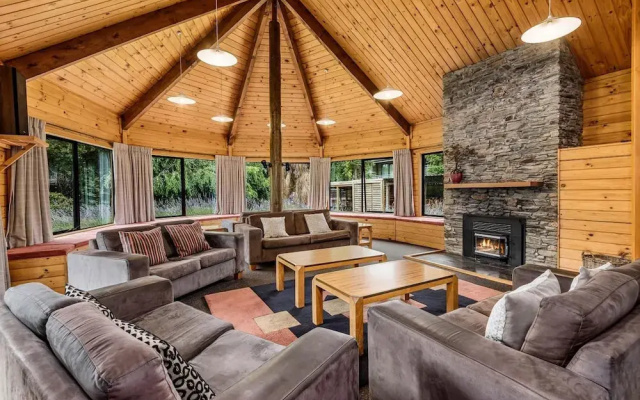 Altamont Lodge