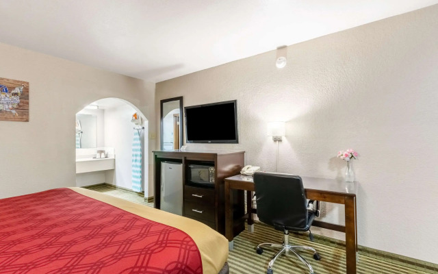 Econo Lodge Winfield