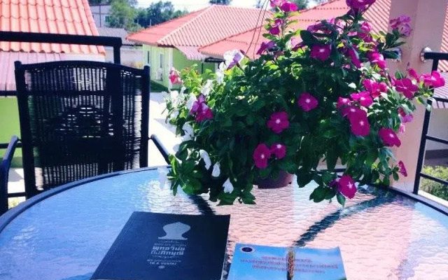 Meesaneh Resort