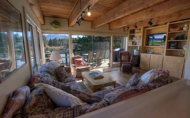 Evergreen Escape by Lake Tahoe Accommodations