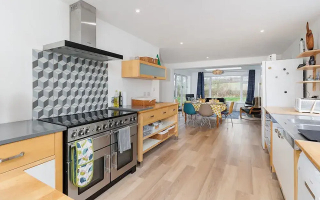 Sea Breeze Your Coastal Sanctuary in Sandown