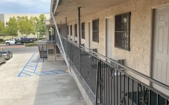 Hi Rise Motel