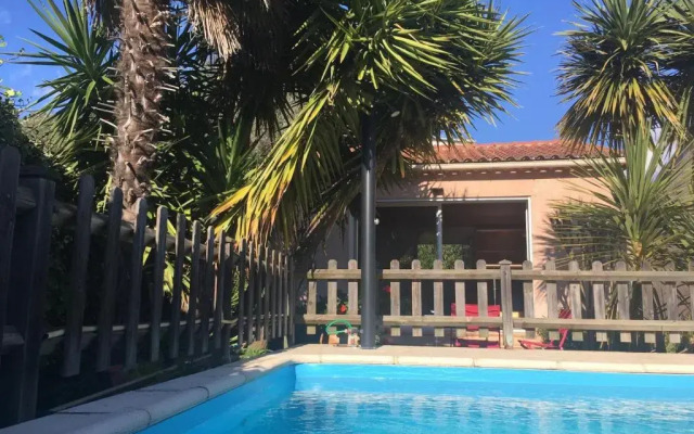 Charmant Studio Avec Piscine .