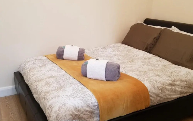 Classic Apartment in Leeds near Roundhay Park