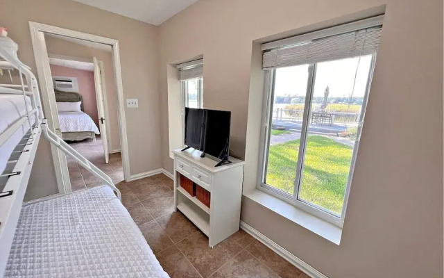 Porpoise Pass - Ground Floor Guest Suite