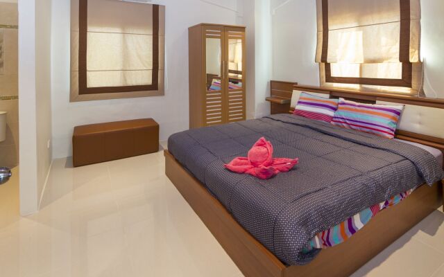 Отель Baan Kanittha - 6 Bedrooms GT Pool Villa комната для гостей
