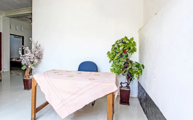 Hotel O Adinda Kost