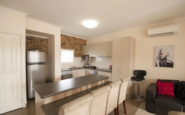 Yarra Glen Racecourse Apartments