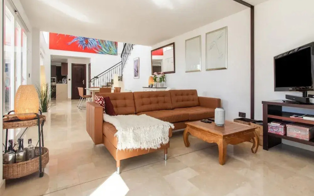 Villa in Granada With Sea Views & Pool