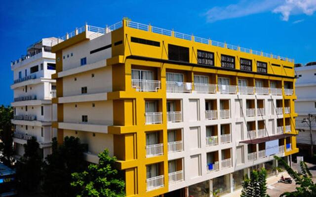 The ASHLEE Plaza Patong Hotel & Spa вид на фасад