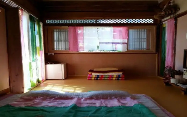 Moonlight Hanok Guesthouse