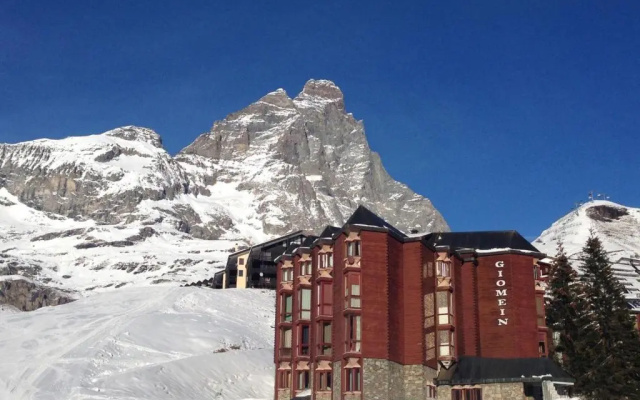 Aura Apartment - Ski In & Ski Out - Cerviniaholidays-com