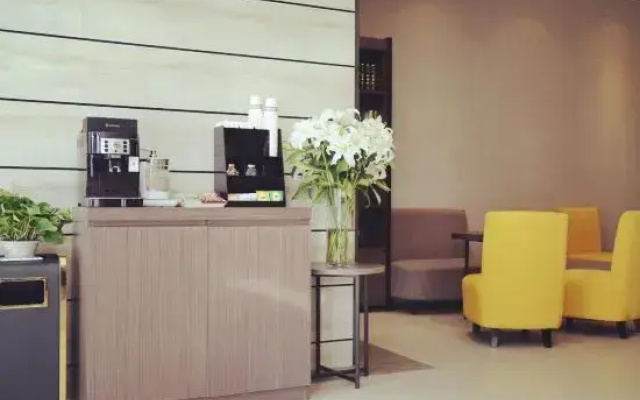 Homeinn Plus Hotel (Beijing Songjiazhuang Subway Station)
