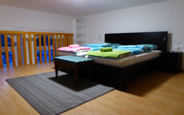 Baroque Hostel & Coworking