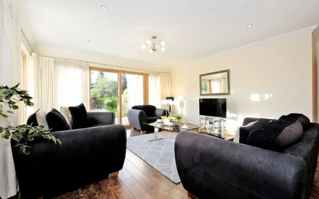 Bright Cults Home Near to the River Dee