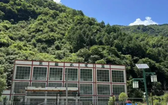 Yinming · Mountain Residence (Wolong Town)