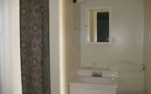 Ritz Motel & Lodging