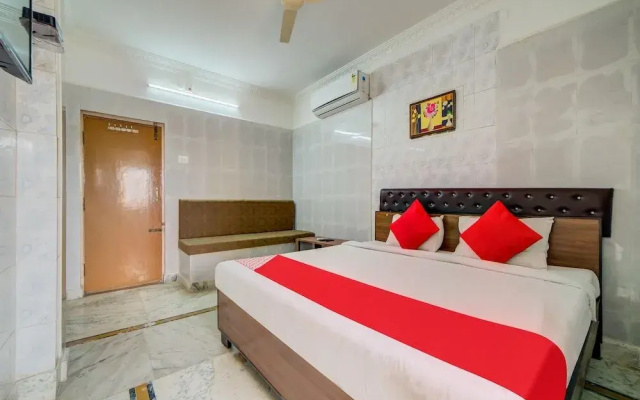 OYO 29087 Hotel Golden Pride
