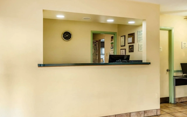 Econo Lodge East Staunton