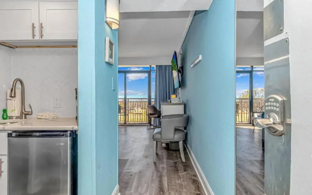Oceanfront Suite Grande Cayman 124