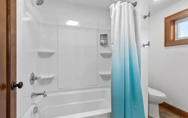 Riverfront Kayaks Bay Access Sleeps 15