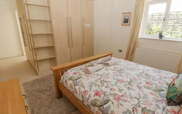 3 Strawberry Close