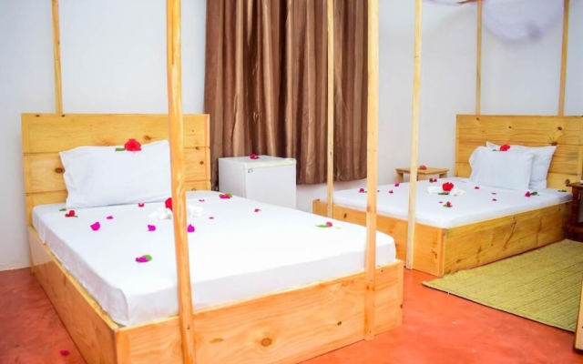 Uhuru Hotel & Restaurant