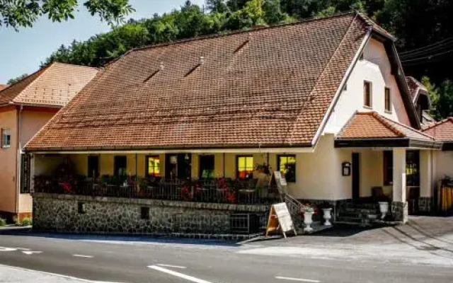 Framski Hram Guest House