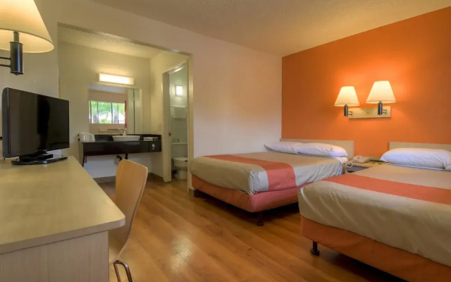 Motel 6 Los Angeles - Baldwin Park