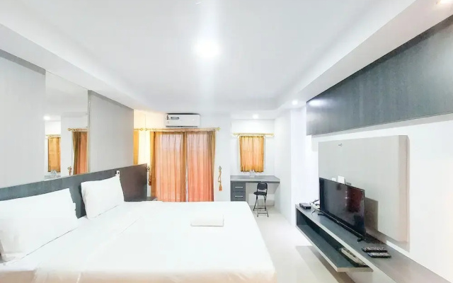Homey And Warm Studio Apartment At Mansyur Residence