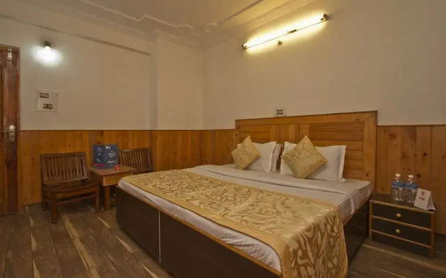 OYO 4605 Hotel Aakarsh