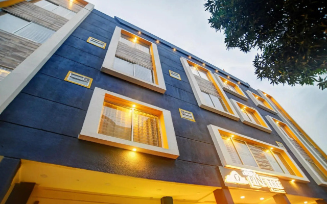 Super OYO Townhouse 479 Hotel Pine Tree